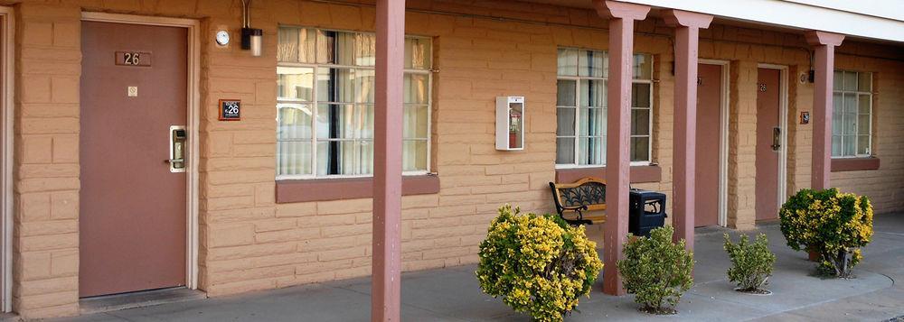 Budget Inn Артижа Екстериор снимка