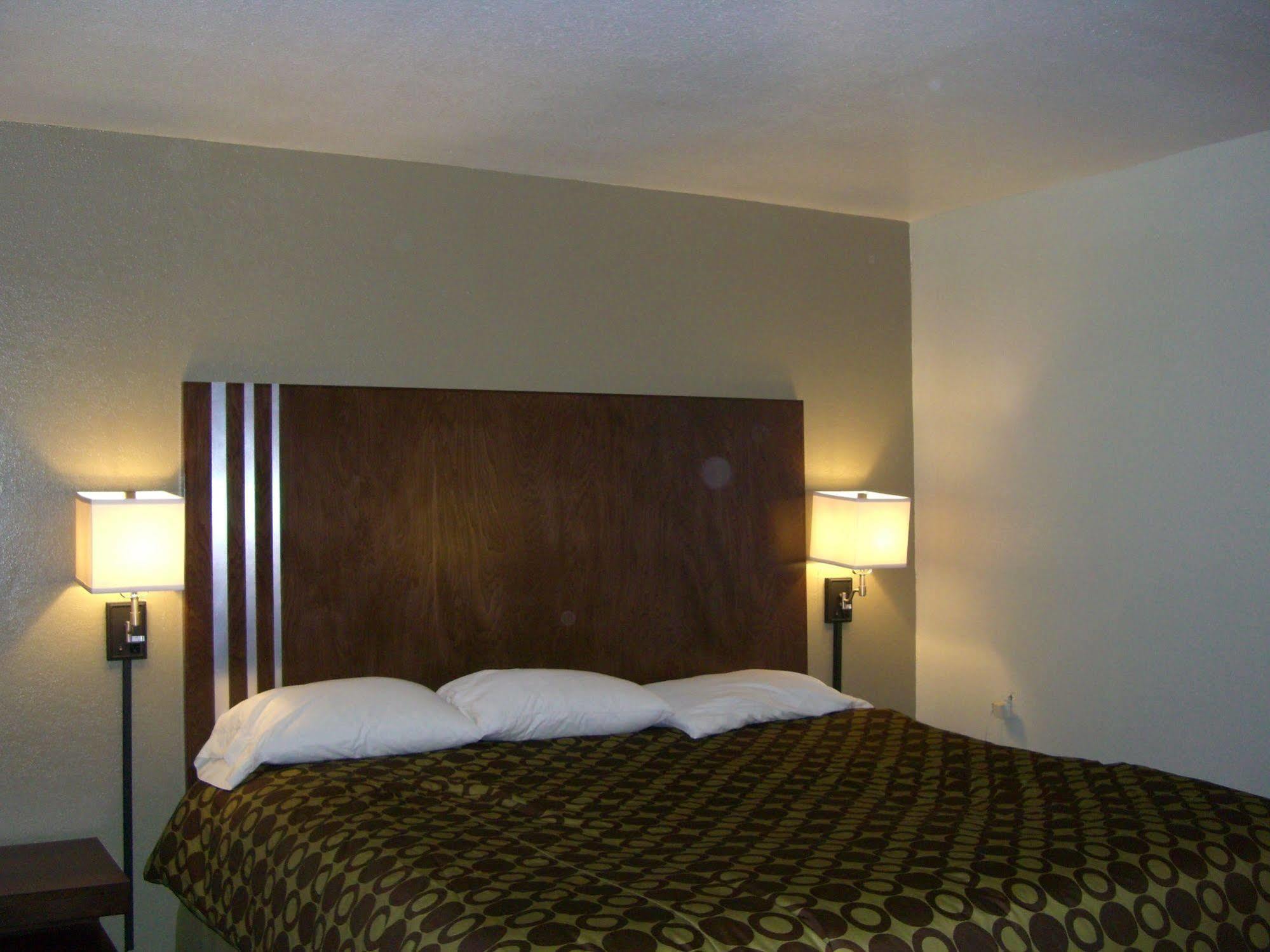 Budget Inn Артижа Екстериор снимка