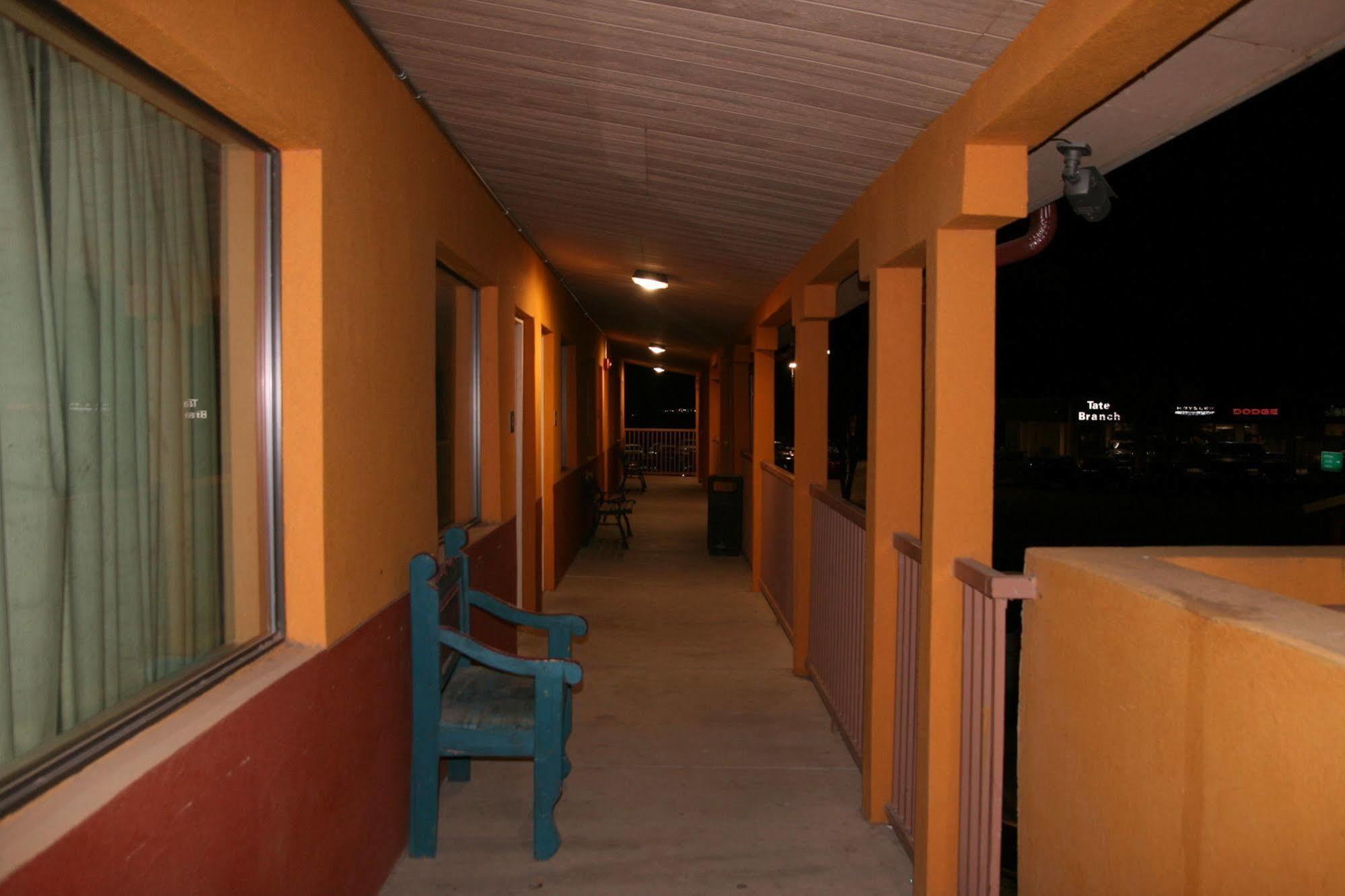 Budget Inn Артижа Екстериор снимка